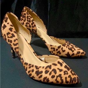 Target brand Leopard heels, excellent condition! Size 8!